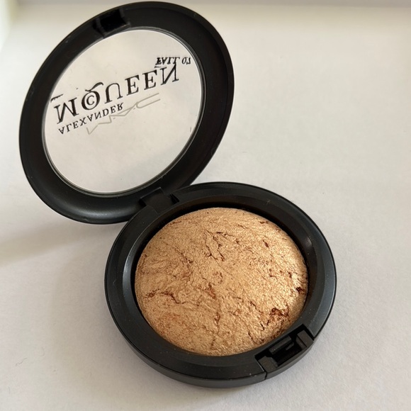 MAC Cosmetics Alexander McQueen Mineralize Skinfinish Powder - New Vegas LE